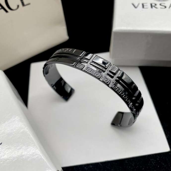Picture of Versace Bracelet _SKUVersacebracelet12290216623